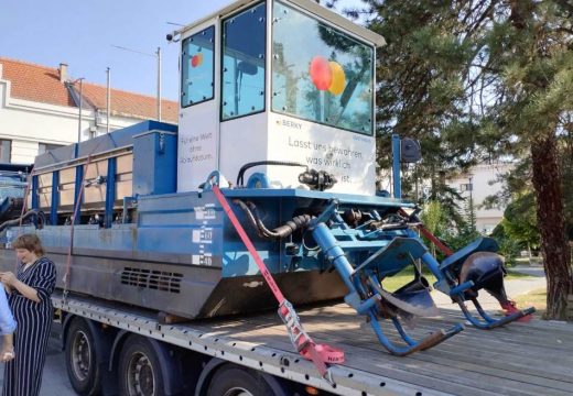 Brod za uklanjanje otpada stigao u Bijeljinu