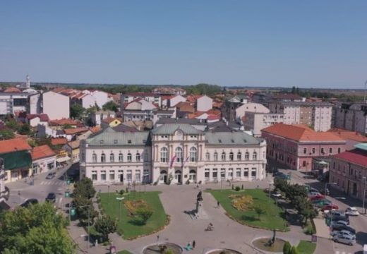 Funkcioniše li neradna nedjelja u Bijeljini: Benzinske pumpe liče na supermarkete