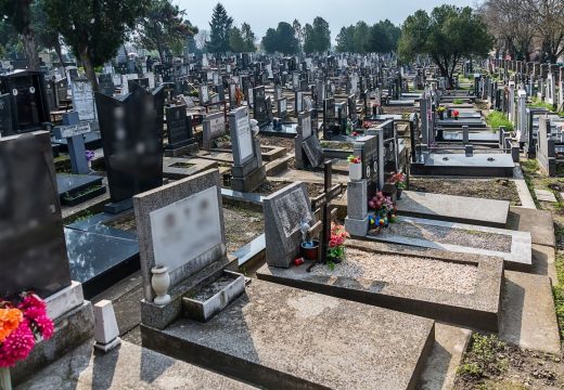 Nesvakidašnji oglas za posao na groblju “Ako ste komunikativni i zainteresovani za rad u pozitivnom okruženju…”