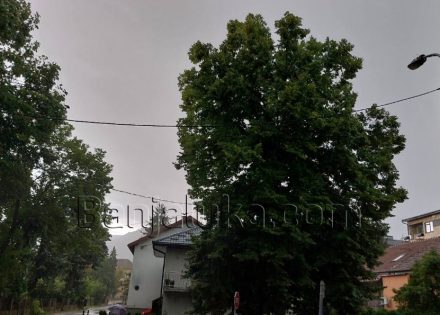 Nevrijeme pogodilo Banjaluku (Foto/Video)