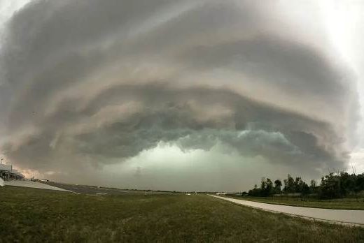 Dvije žrtve nevremena u Zagrebu, na ženu u Sloveniji palo drvo i ubilo je (VIDEO)