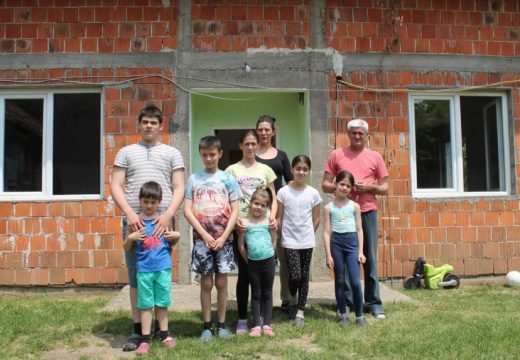 Devetočlanoj porodici treba pomoć za kuću