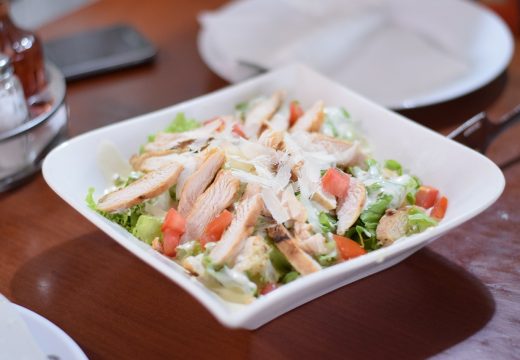 Hladna salata sa tjesteninom i piletinom