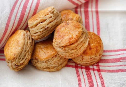 Pogačice sa čvarcima po bakinom receptu