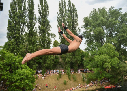 Banjaluka: Danas skokovi sa Gradskog mosta, u utorak ponovo “Bioskop na otvorenom”