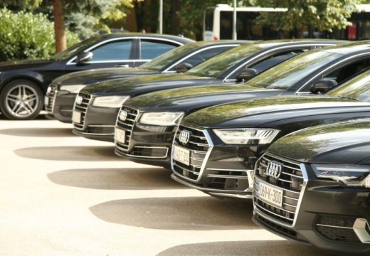 Brojnim funkcionerima limuzine na raspolaganju 24 sata dnevno