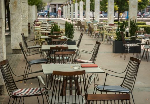 Evo koliko treba izdvojiti za jedan dan na popularnoj plaži u Crnoj Gori