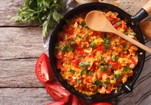 Prijedlog za danas: Šareni sataraš sa pirinčem, zasitiće vas i očarati bogatim ukusom