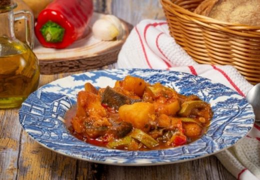 Prijedlog za danas: Manastirski paprikaš