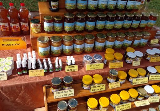 Većina pčelara nije izvrcala ni gram meda