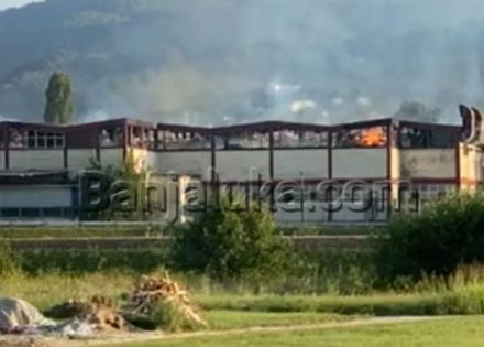 Požar u “Celexu” i dalje tinja