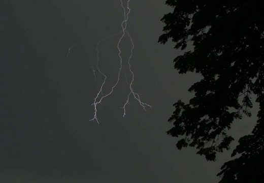 Ženu udario grom tokom nevremena