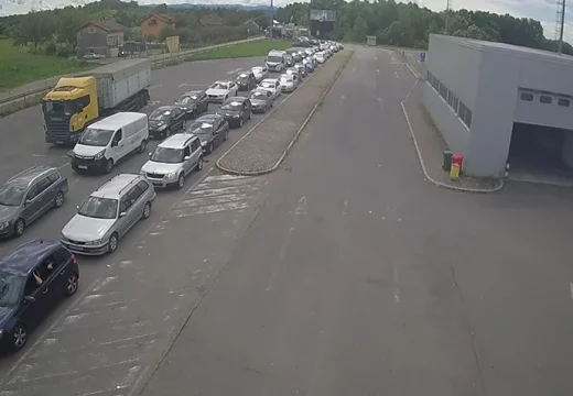 Na pojedinim graničnim prelazima pojačan intezitet saobraćaja u oba smjera