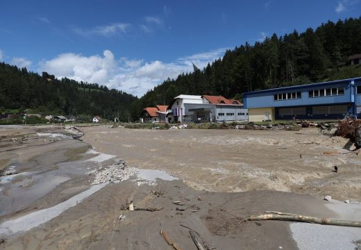 Mrtav muškarac pronađen u septičkoj jami nakon poplava