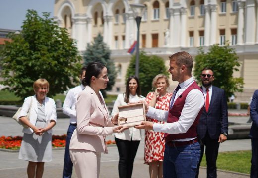 Od zaboravljene česme i posjete Parizu do “istorijskih” razmirica (Foto/Video)