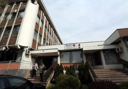 Penzioner donio sonu kiselinu, pa prijetio službenici