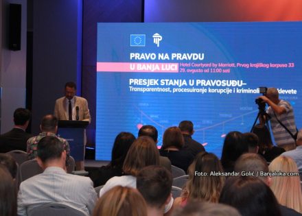 U Banjaluci održana javna diskusija “Pravo na pravdu” (Foto)