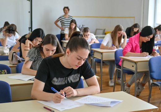 Prijave traju do petka, prilika za skoro 2.100 brucoša