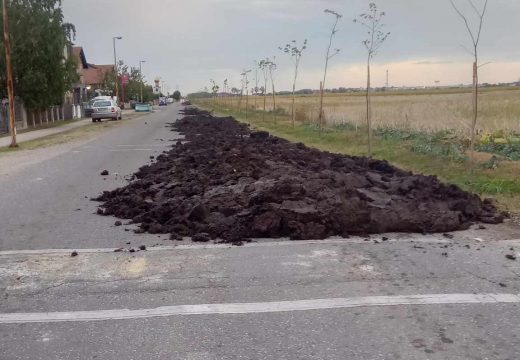 Pogledajte kako je jutros izgledala ulica Mučenika Romanovih u Bijeljini (FOTO,VIDEO)