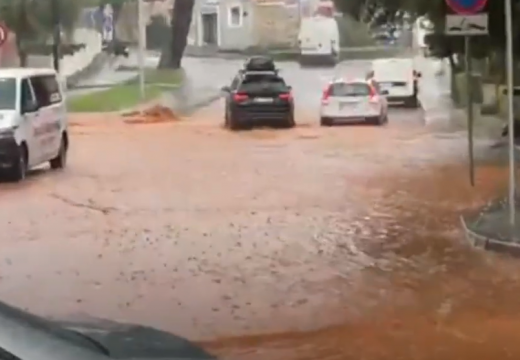 Stigle obilne padavine, pijavice na moru zabilježili brojni turisti (VIDEO)