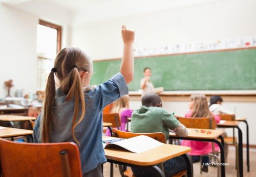 Sutra povratak u školske klupe