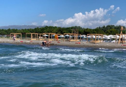 Talasi dijete odvukli tri kilometra od obale