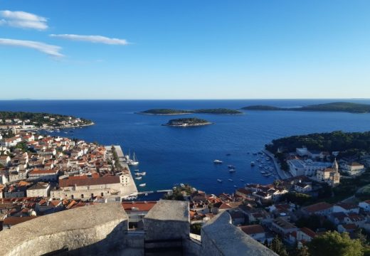 TikTokerku šokirala cijena večere na Hvaru (Foto)