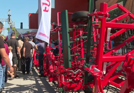 Uručenje 25 poljoprivrednih mašina i priključaka