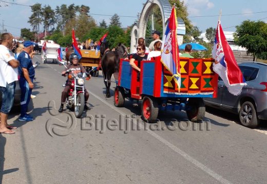 Prva fijakerijada i jagnjijada u Batkoviću (Foto)