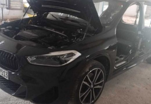 Dok ga je policija istraživala stigla mu još dva ukradena auta u inostranstvu