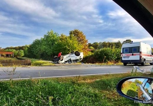 Žena poginula pri slijetanju vozila sa kolovoza