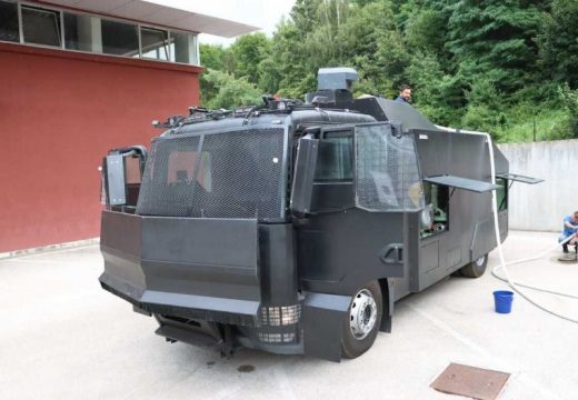 MUP RS: Nije tačno da se nabavlja vodeni top za razbijanje demonstracija