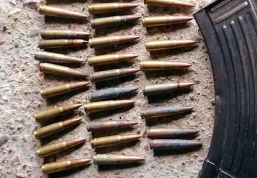 Oduzete bombe, municija i poluatomatska puška