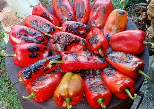 Ogulite pečenu papriku jednim potezom (VIDEO)