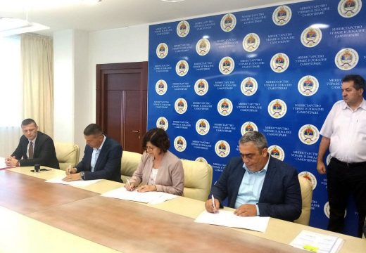 Potpisan koletivni ugovor za zaposlene u republičkoj upravi
