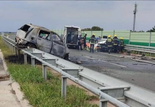Stravični prizori nakon nesreće na auto-putu (Video)