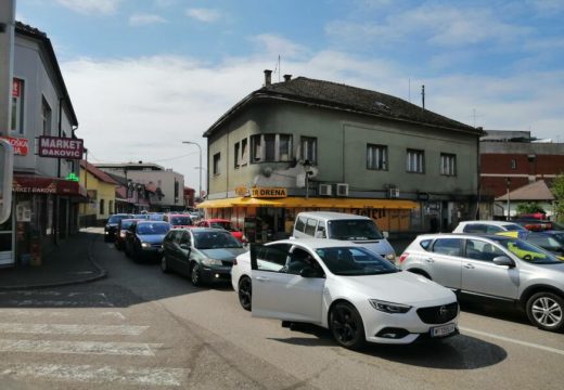 Velike gužve na graničnim prelazima