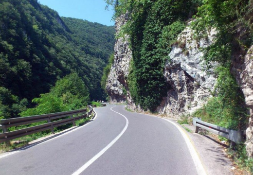 Stanje na putevima: Kolovozi suvi, umjerena frekvencija vozila