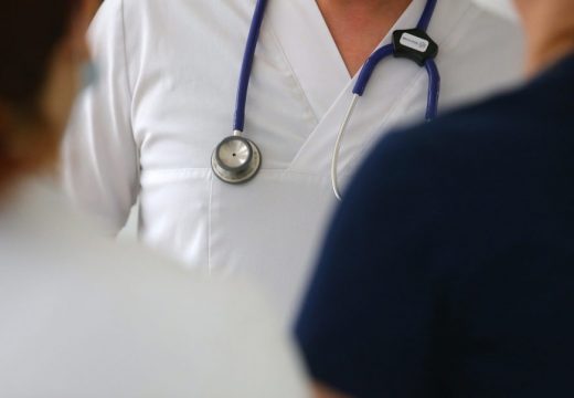 Pala sa petog sprata: UKC Srpske nakon nesreće u Prijedoru “Djevojčica koja je pala sa 5. sprata na aparatu za mehaničku ventilaciju”