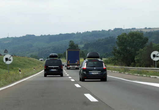 AMS RS: Kolovozi mjestimično mokri i klizavi