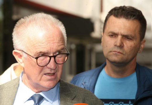 Čavić istakao da je zahvaljujući požrtvovanosti radnika Elektrokrajine i vatrogasaca spriječeno širenje vatre