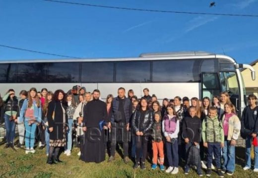 Besplatan izlet za nagrađene učenike