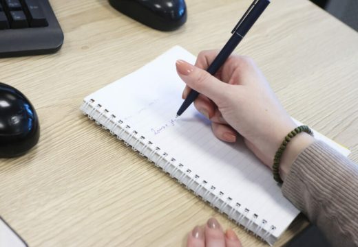 Da li znate kako se piše “lap top” ili “laptop”