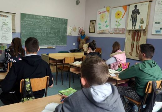 Maloljetnik osumnjičen da je drugarima prijetio ubistvom