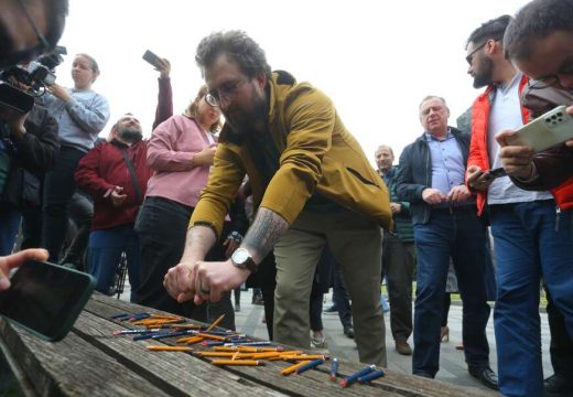 Novinari strahuju da će zakon o medijima u Republici Srpskoj dodatno OTEŽATI NJIHOV RAD