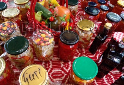 Otvoren Karavan zimnice i Bazar rukotvorina