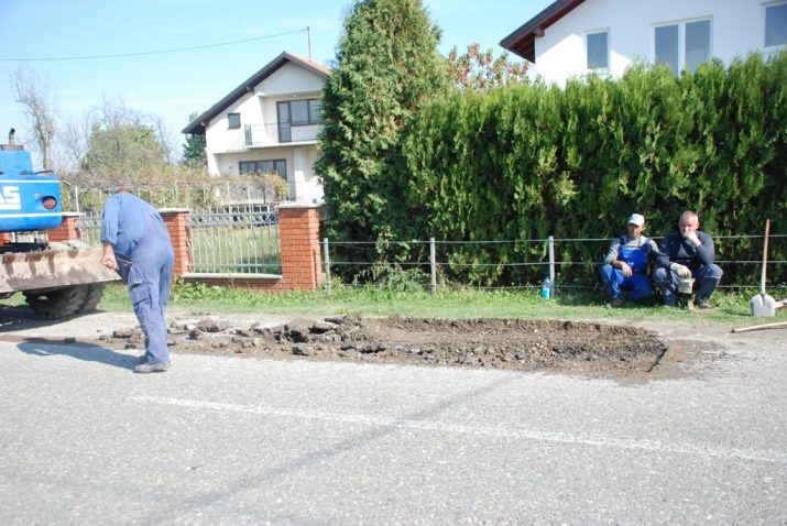 petrovi__eva_opomena_pred_tu__bu_urodila_plodom___sanacija_puta_u_batkovi__u_po__ela_danas183.jpeg