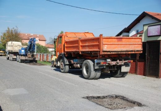 Petrovićeva opomena pred tužbu urodila plodom – sanacija puta u Batkoviću počela danas