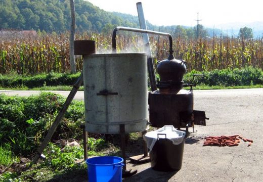 Sezona “veselog stroja” uveliko se zahuktava: Rizikuju kazne zbog litra rakije