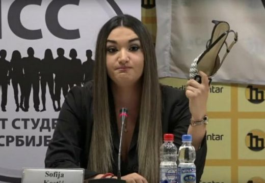Studentica iz Srbije postala tema ismijavanja jer je na konferenciji skinula štiklu